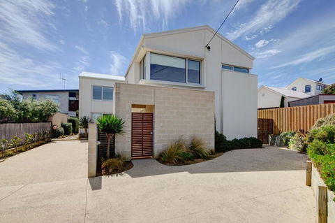 Villa Moyne - Located In A Quiet Cul De Sac And Designed For Beach Families - Tourism Caloundra 0