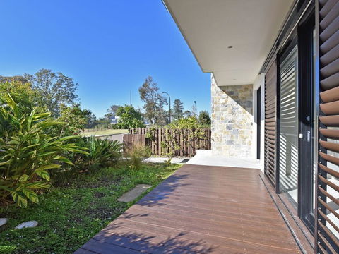 Villa Positano Waterside At Trinity Point - Tourism Caloundra 2