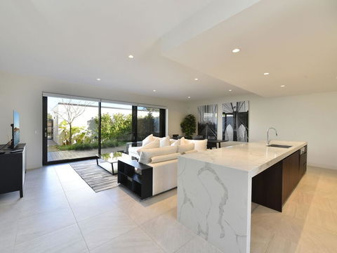 Villa Positano Waterside At Trinity Point - Tourism Caloundra 3