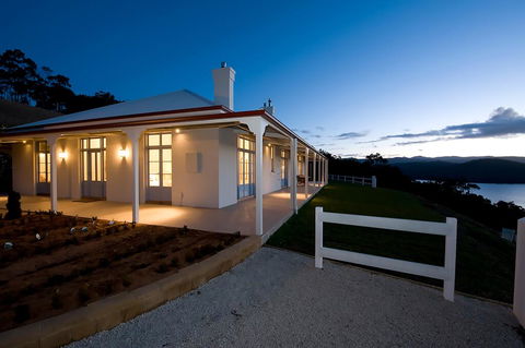 Villa Talia Tasmania - Tourism Caloundra 2