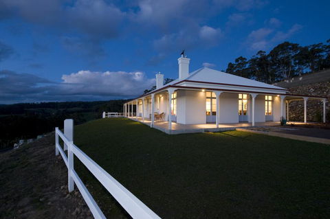 Villa Talia Tasmania - Tourism Caloundra 1