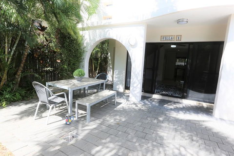 Villa Via Veneto - Tourism Caloundra 1