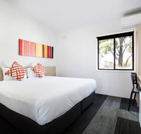 Villawood Hotel - Tourism Caloundra