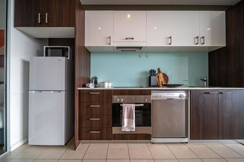 Vue Of The East End-Wifi - Netflix - Nespresso - Tourism Caloundra 3