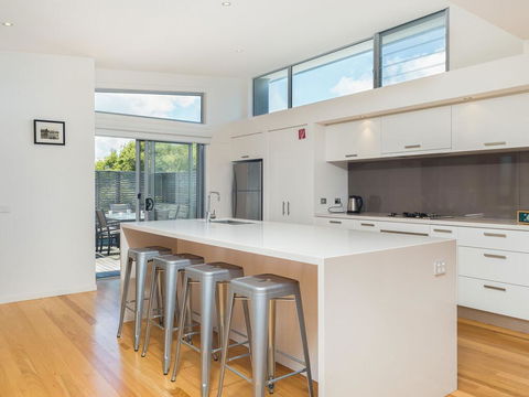 Waikiki Dream - Tourism Caloundra 3