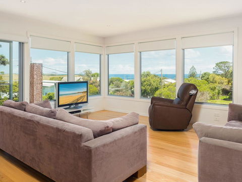 Waikiki Dream - Tourism Caloundra 2