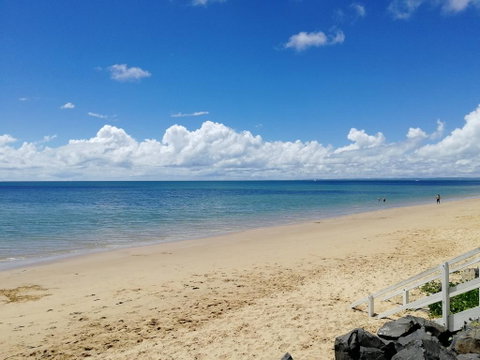 Walk To Beach Queenslander HOME In CBD Hervey Bay - Tourism Caloundra 0