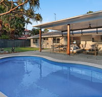 Walk to Hastings Street Noosa Sound