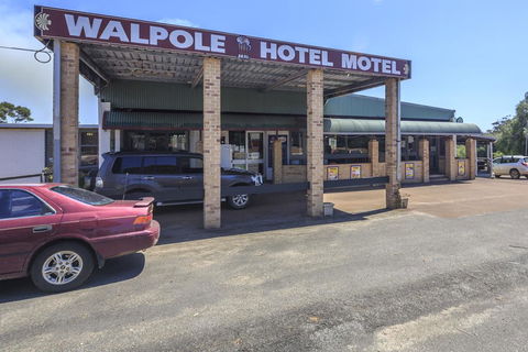 Walpole Hotel Motel - Tourism Caloundra 1