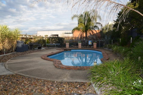 Warwick Motor Inn - Tourism Caloundra 1