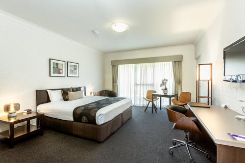 Blazing Stump Motel & Suites - Tourism Caloundra 0