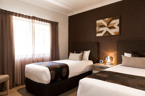 Blazing Stump Motel & Suites - Tourism Caloundra 1