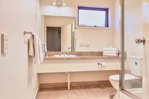 Blazing Stump Motel & Suites - Tourism Caloundra 5