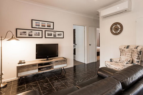 Blazing Stump Motel & Suites - Tourism Caloundra 20