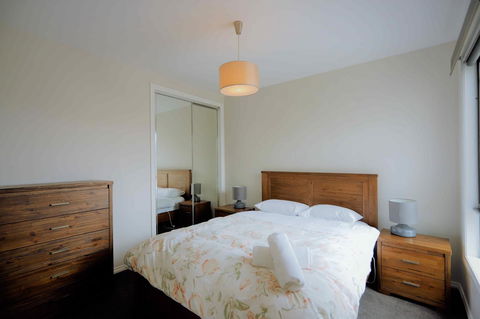 Apollo Bay Seal Apartments - Tourism Caloundra 1