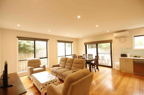Apollo Bay Seal Apartments - Tourism Caloundra 13