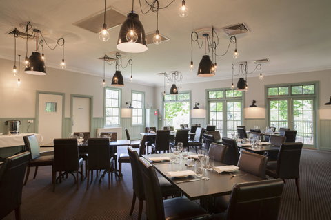 Oscar\'s On The Yarra - Tourism Caloundra 5