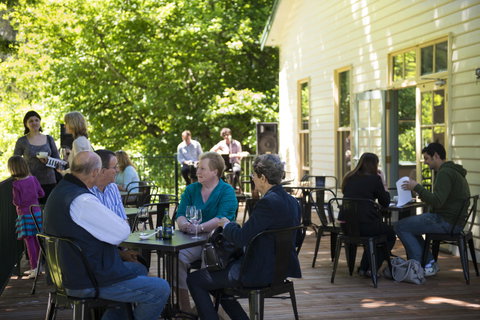 Oscar\'s On The Yarra - Tourism Caloundra 10