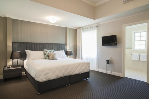 Oscar\'s On The Yarra - Tourism Caloundra 2