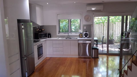 Central To Cowes - Tourism Caloundra 4