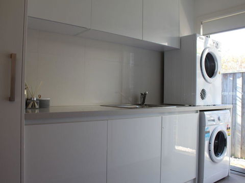 Central To Cowes - Tourism Caloundra 10