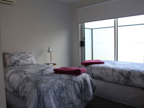 Central To Cowes - Tourism Caloundra 8