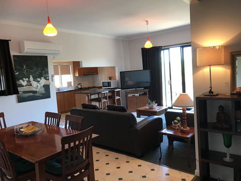 Hillâ€™s Creek Holiday Home - Tourism Caloundra 8