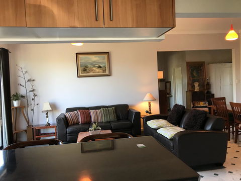 Hillâ€™s Creek Holiday Home - Tourism Caloundra 0