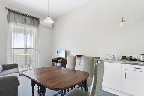The Riversleigh - Tourism Caloundra 26