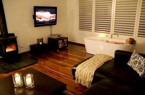 Chestnut Daylesford - Tourism Caloundra 5