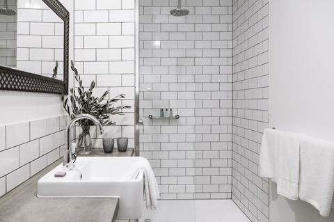 Daylesford Art Motel - Tourism Caloundra 2