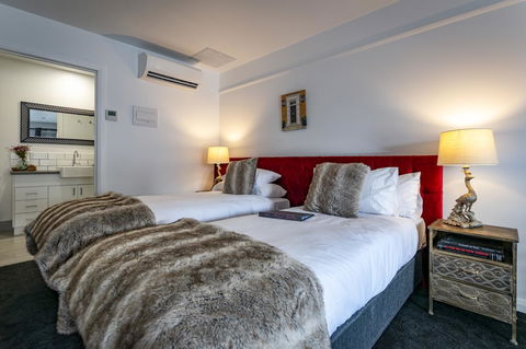 Daylesford Art Motel - Tourism Caloundra 3