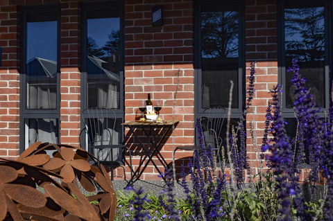Daylesford Art Motel - Tourism Caloundra 21