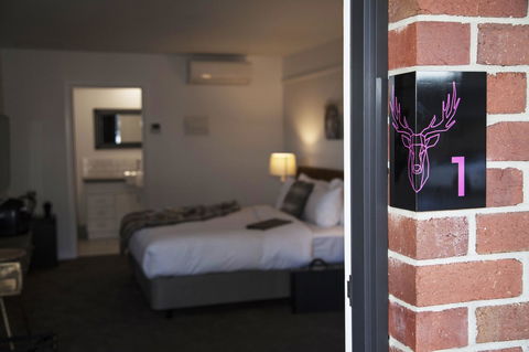 Daylesford Art Motel - Tourism Caloundra 8