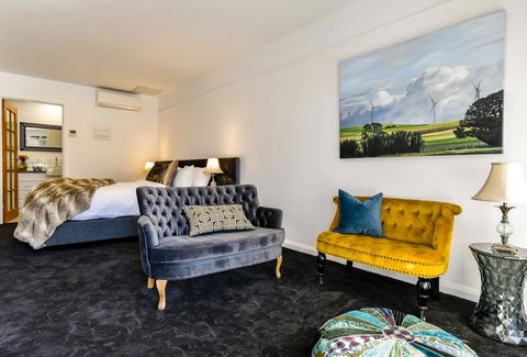 Daylesford Art Motel - Tourism Caloundra 7