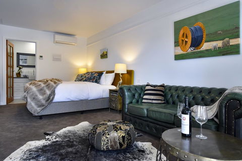 Daylesford Art Motel - Tourism Caloundra 6