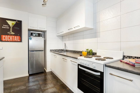 Melbourne Villa - Tourism Caloundra 9