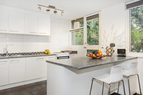 Melbourne Villa - Tourism Caloundra 8