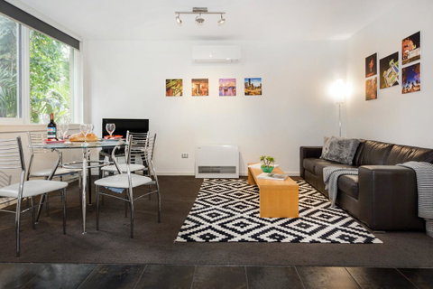 Melbourne Villa - Tourism Caloundra 1