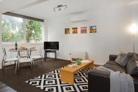 Melbourne Villa - Tourism Caloundra 2