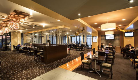 Nightcap At Excelsior Hotel - Tourism Caloundra 31