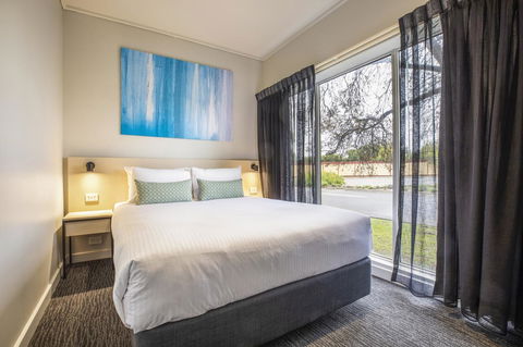 Nightcap At Excelsior Hotel - Tourism Caloundra 1