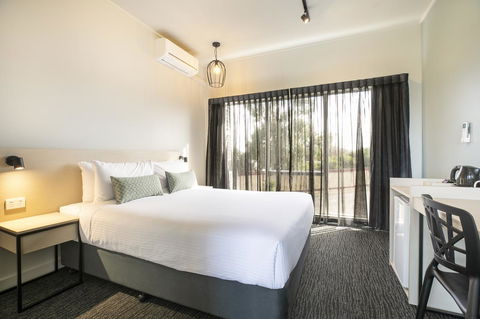 Nightcap At Excelsior Hotel - Tourism Caloundra 16