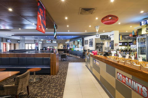 Nightcap At Excelsior Hotel - Tourism Caloundra 7