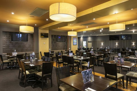 Nightcap At Excelsior Hotel - Tourism Caloundra 5