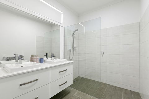 Tidal Changes - Rejuvenate Stays - Tourism Caloundra 7