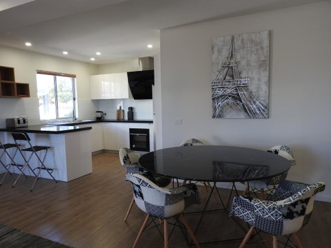 Phillip Island Towers - Tourism Caloundra 17