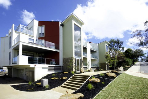 Phillip Island Towers - Tourism Caloundra 0