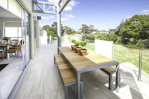 Phillip Island Towers - Tourism Caloundra 3