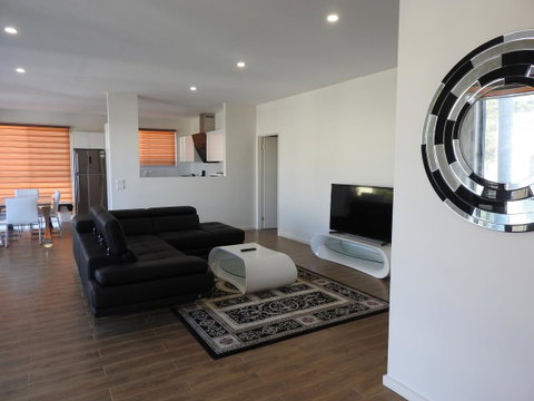 Phillip Island Towers - Tourism Caloundra 15